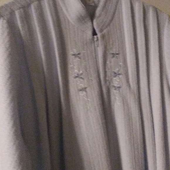 Robes - Picture 2 of 4